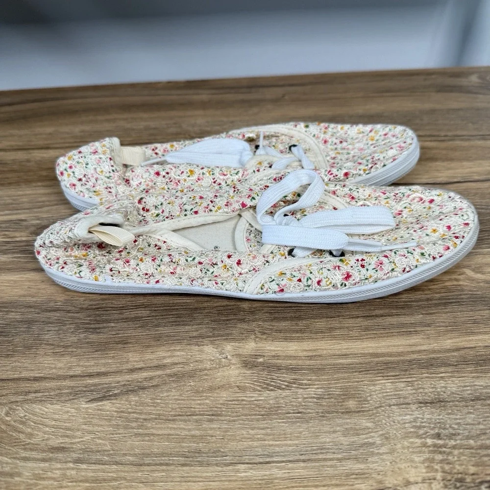 Love‎ University Lace Up Sneaker Casual Floral Beige Multicolor Size 7 Women's